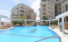Modern 2Br Apt Golf Residence